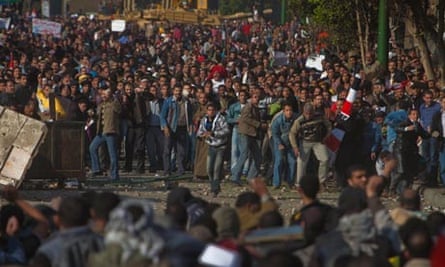 Pro and anti Mubarak protesters clash in Tahrir Square