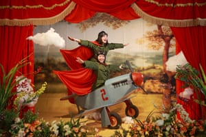 Maleonn's studio mobile: A couple posing with a plane