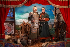 Maleonn's studio mobile: A couple in historical dress