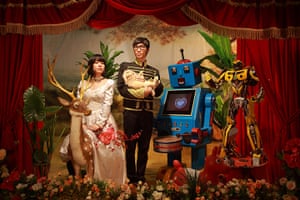 Maleonn's studio mobile: A couple posing with robots
