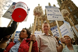 Bily Bragg: 2005: Billy Bragg joins cleaners protesting