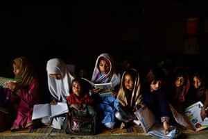 20 photos: schoolchildren attend their daily classes