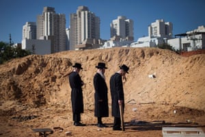 20 photos: Ultra-Orthodox Jewish men burn leavened items