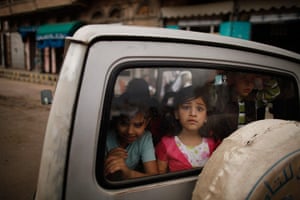 20 photos: Yemeni children watch protest