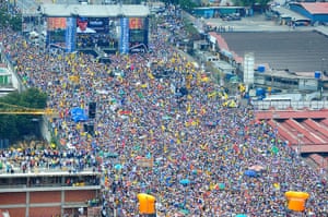 Capriles election rally : Capriles election rally in Caracas in pictures