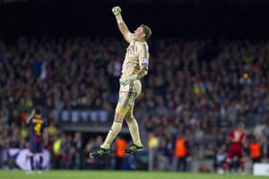 barca v bayern 3: Bayern Munich's goalkeeper Manuel Neuer celebrates 