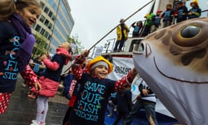 There's something fishy going on in Brussels today … children and members of environmental organisations are taking part in a demonstration in front of the European council building to call for an end to overfishing. The protest is taking place as the EU's fisheries ministers meet to agree on Europe's new common fisheries policy.