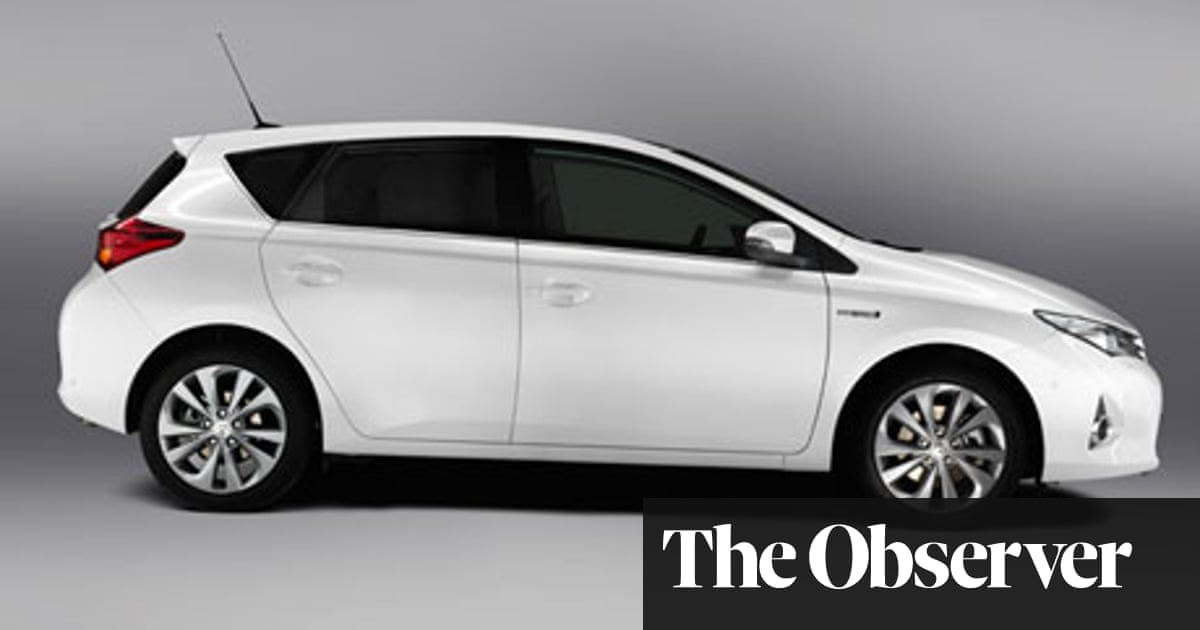 Toyota Auris Hybrid: car review, Motoring