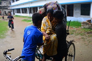 Cyclone Mahasen: Bangladeshi evacuees assist a paralysed