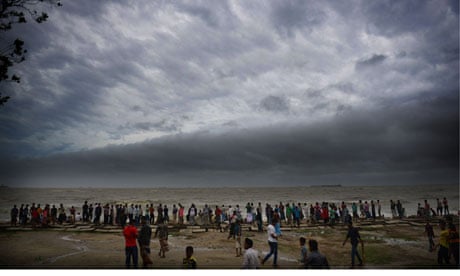 Cyclone Mahasen approaches, Bangladeshi coast