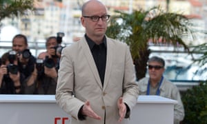Steven Soderbergh poses on May 21, 2013 during a photocall for the film Behind the Candelabra
