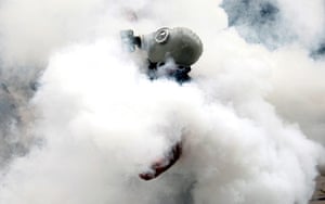 Rioting in Turkey: An activist wearing a gas mask