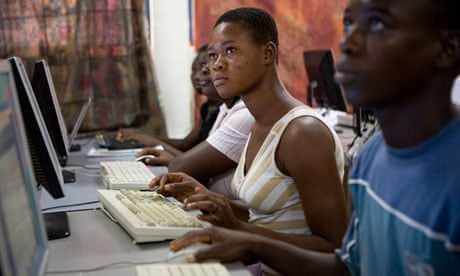 Ghana - Bolgatanga - learning computer skills