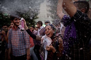 iran election celebration: Iranians celebrate along Valiasr street in Tehran