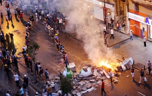Turkey unrest: Building a barricade