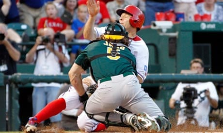 Ian Kinsler put on a Israel jersey at the Rangers game, why