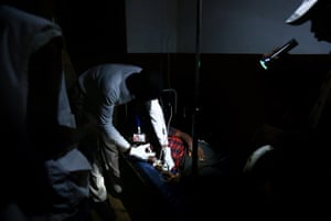 MSF in CAR: MSF treats a gunshot wound