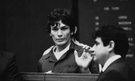Richard Ramirez shows a pentagram on his hand in court in 1985