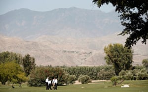 U.S. President Barack Obama and Chinese President Xi Jinping walk the grounds at The Annenberg Retreat at Sunnylands in Rancho Mirage, California June 8, 2013.