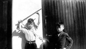 Bruce Lee: Bruce Lee playing with his brother in Hong Kong