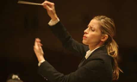 Tara Simoncic conducting