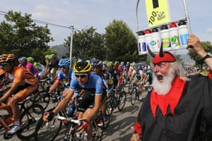 Tour de France stage 5: "El diablo" cheers