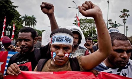 West Papuan Women Wearing The Banned Morning Star Flag As