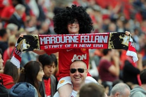 Saturday Roundup: Manchester United and Marouane Fellaini fan