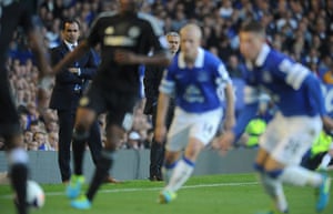 saturday roundup 2: Roberto Martinez and his Chelsea counterpart Jose Mourinho