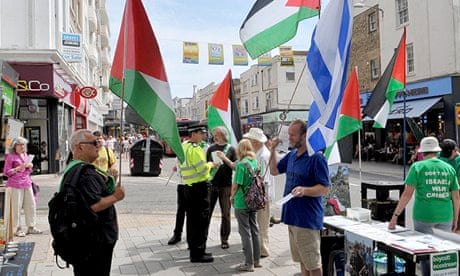 Pro-Palestine and pro-Israel supporters protest outside the EcoSource shop in Brighton.