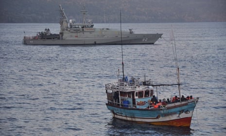 asylum seeker boat navy