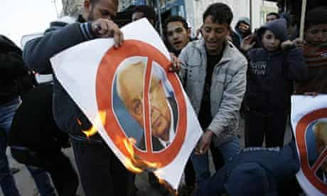 Palestinians set light poster Ariel Sharon