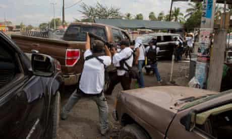 Vigilantes in Nueva Italia, Mexico