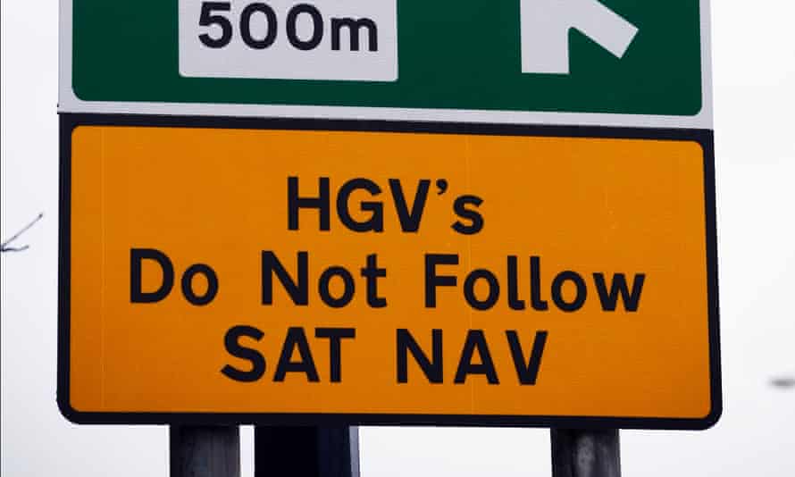 A road sign warning HGV drivers not to follow Satellite Navigation instructions.