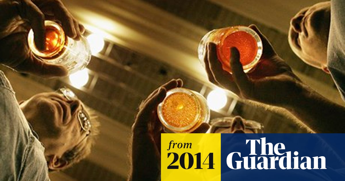 Heavy drinking linked to early onset of memory decline in men