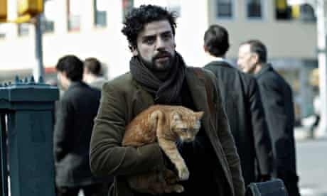 Inside Llewyn Davis: Oscar Isaac with that elusive cat.