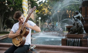 Tom Ward busking in Hyde Park during Sydney Festival, January 15, 2014. Photo: The Guardian/Anna Kucera