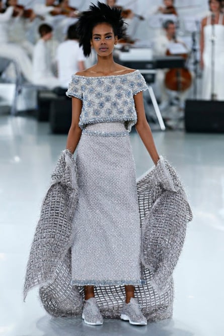 https://i.guim.co.uk/img/static/sys-images/Guardian/Pix/pictures/2014/1/21/1390310367593/Chanel-couture-SS14-001.jpg?width=445&dpr=1&s=none