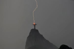 Rio Statue Is Repaired After Lightning Strikes In Pictures World News The Guardian