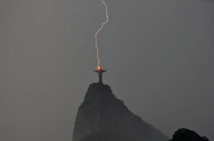 Rio Statue Is Repaired After Lightning Strikes In Pictures World News The Guardian Rio Statue Is Repaired After Lightning Strikes In Pictures World News The Guardian
