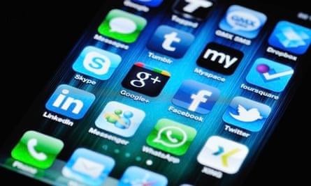 Accenture: Social Media Apps on Apple iPhone 4