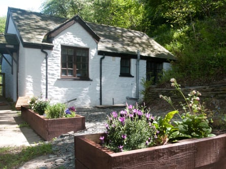 Nature trail: cosy Oak Tree Cottage, in the heart of the Welsh countryside.