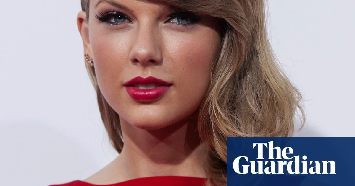 Taylor Swift Tells Fans She S Watching Closely After Uk Itunes Unrest Itunes The Guardian