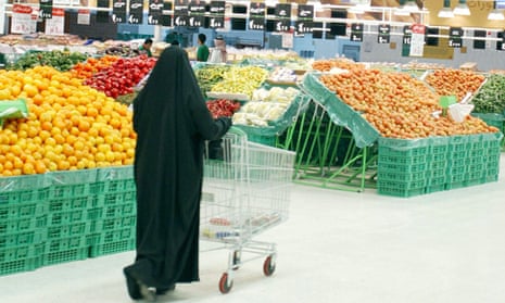 Saudi supermarket shopper