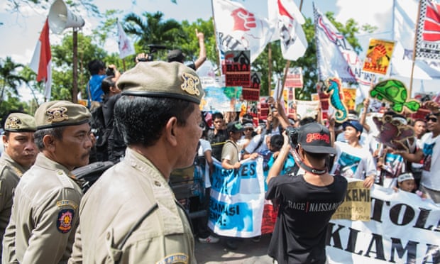 ForBali protestors march on the Governor of Bali’s residence in the capital, Denpasar.
