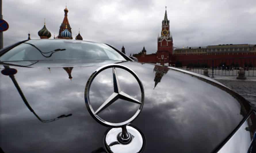 Mercedes cars sell all over the world because of their engineering, but the company is falling behind on superior software.'
