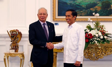 Joko Widodo, right, with Malaysian PM Najib Razak