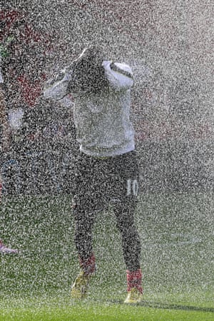 Sadio Mané of Southampton gets soaked by a sprinkler