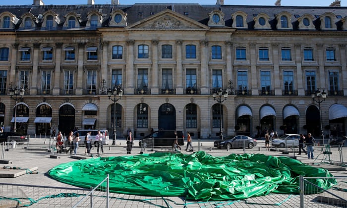 Paul McCarthy 'butt plug' sculpture in Paris provokes rightwing backlash | Paul McCarthy | The Guardian Paul McCarthy 'butt plug' sculpture in Paris provokes rightwing backlash | Paul McCarthy | The Guardian