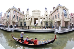 Chinese people can now experience Venice without actually going to Italy after the Northern Chinese city of Dalian built a 4km canal lined with European style buildings.